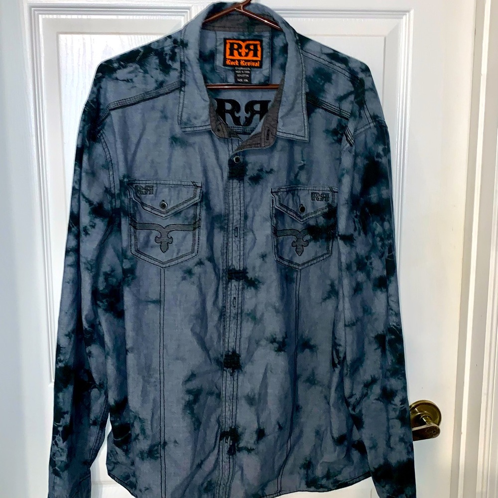 Rock Revival men’s long-sleeve button down shirt. Blue tie dye pattern.